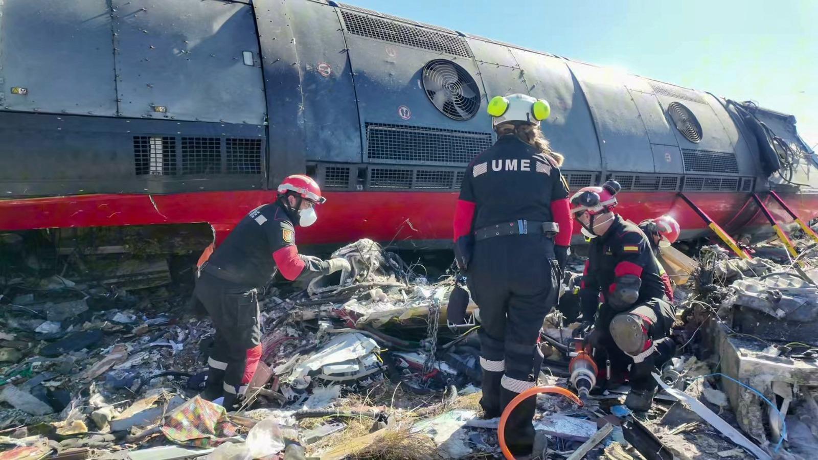Colisão de trens na Espanha deixa ao menos 64 mortos