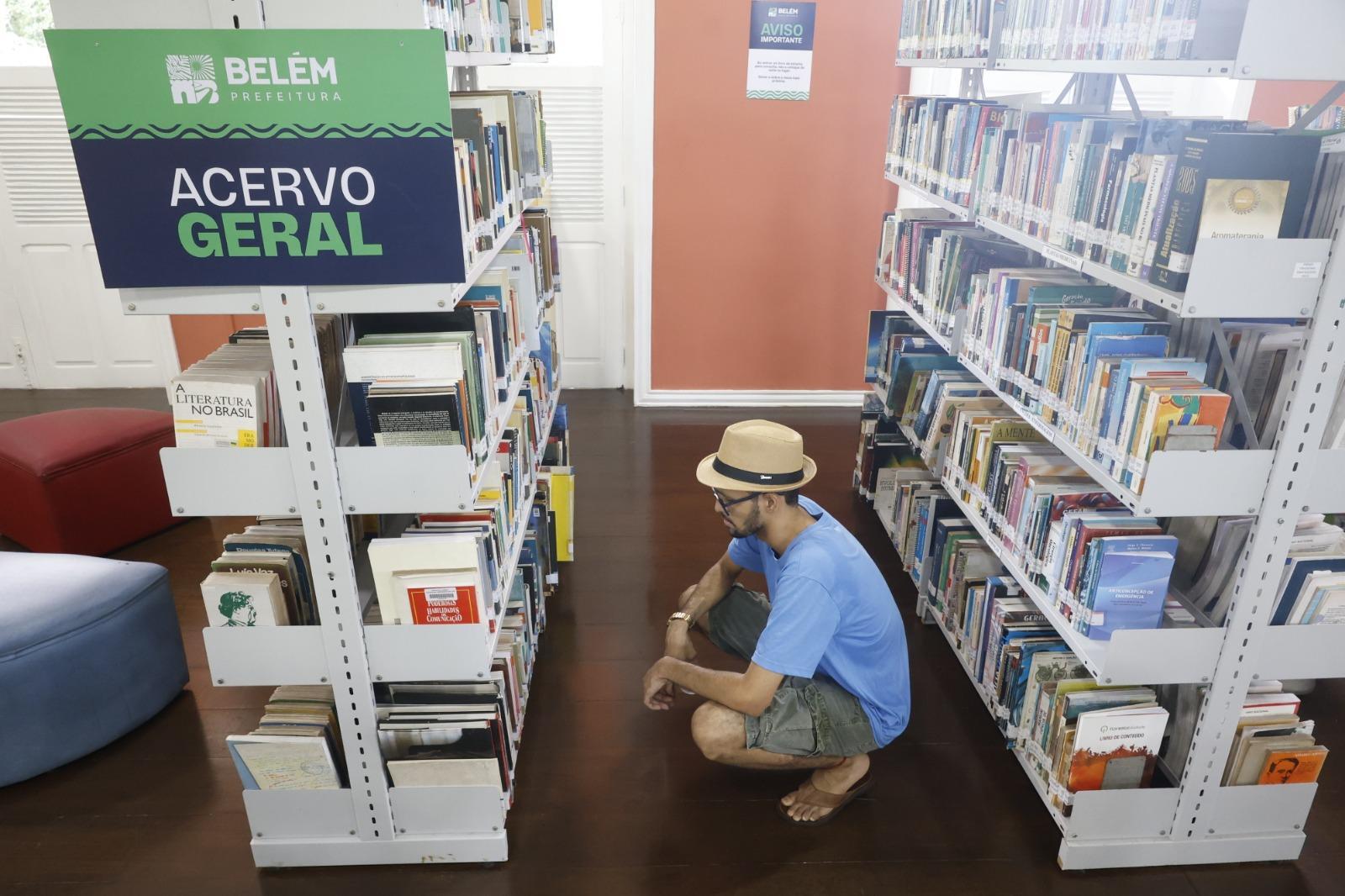 O acervo possui cerca de 24 mil exemplares