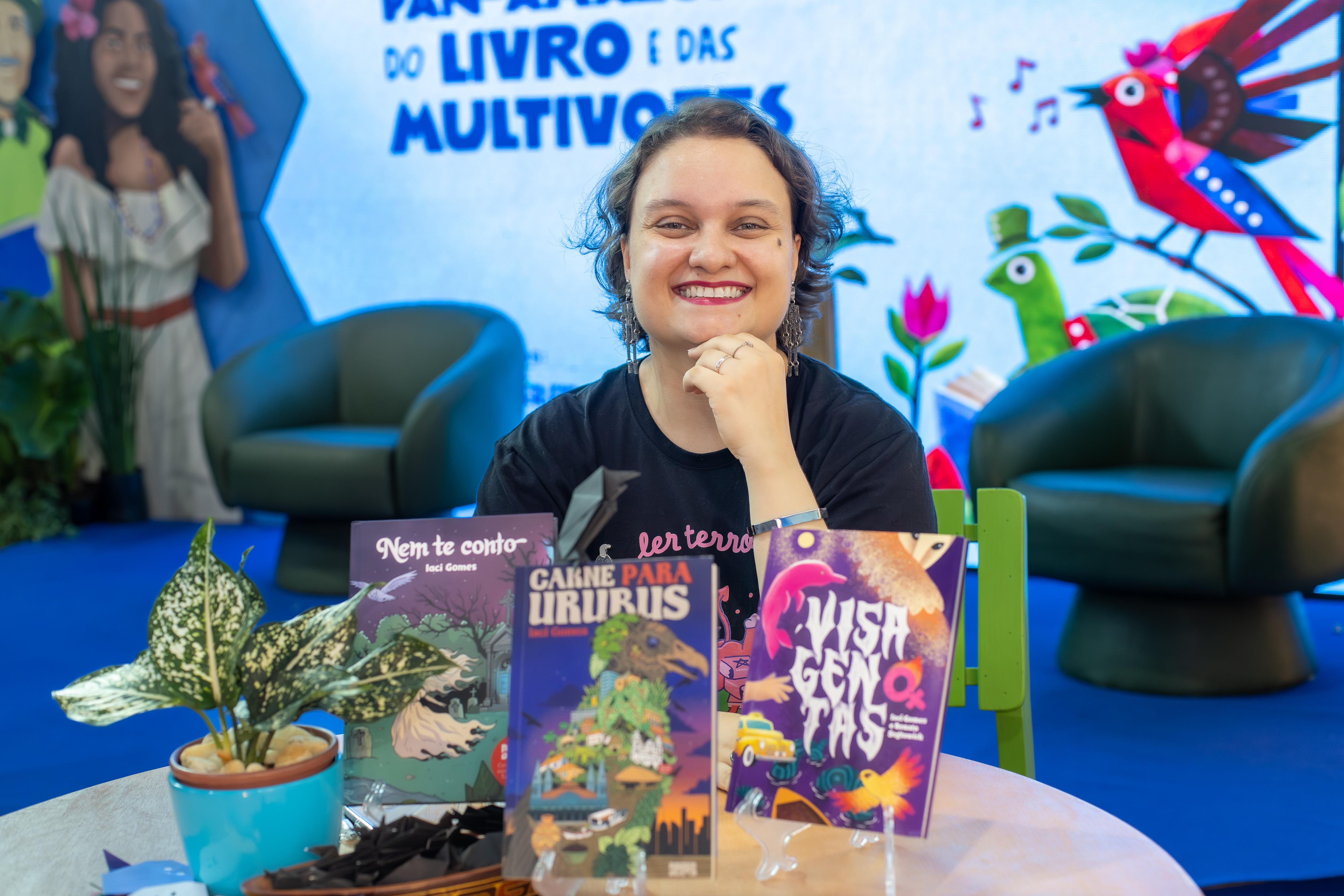 Autora de três livros, Iaci Gomes recomenda pesquisar editoras e alternativas de publicação para tirar os projetos literários do papel