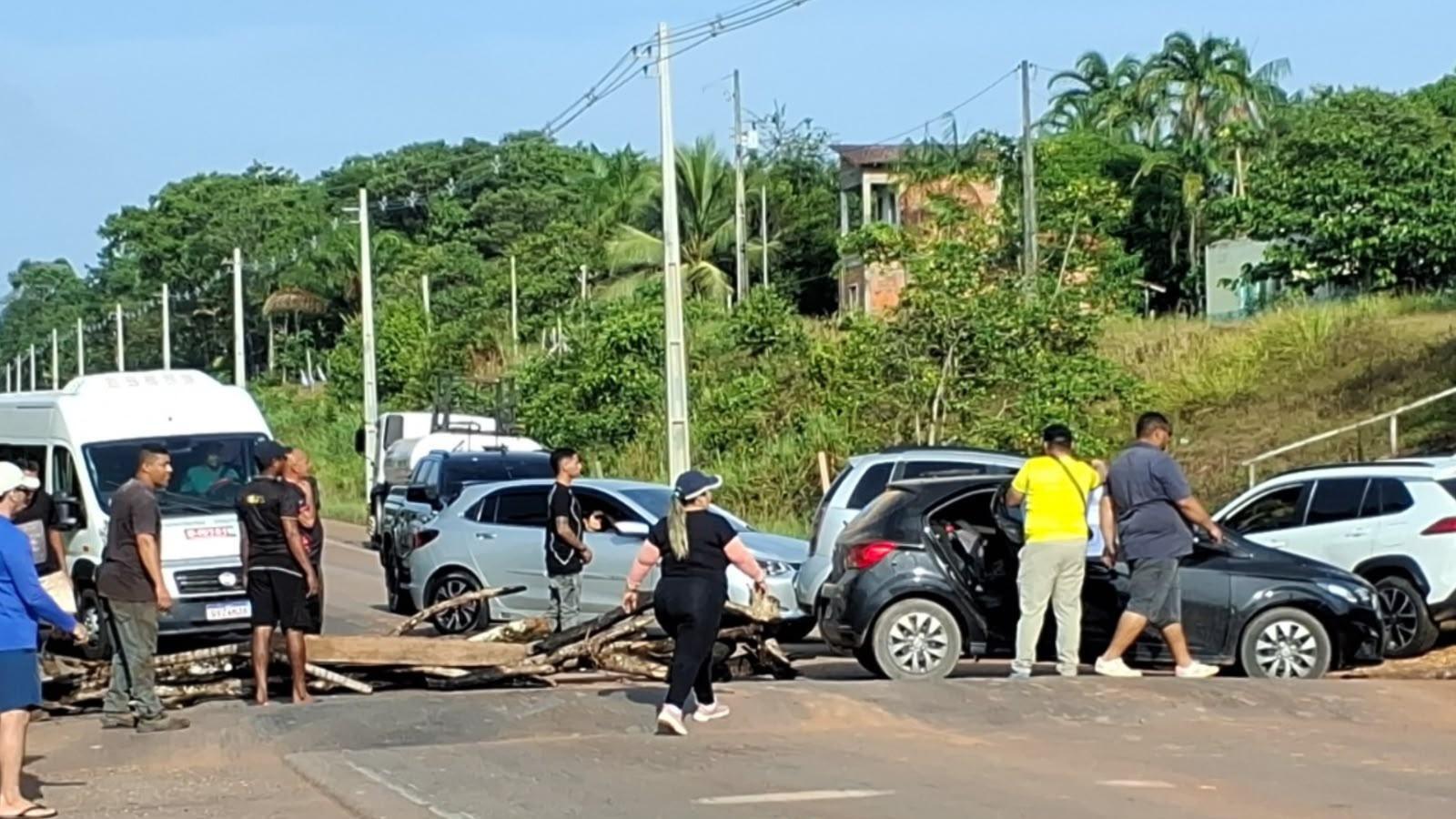 Manifestantes bloquearam, na manhã desta quinta-feira (29), um trecho da Alça Viária, no Pará
