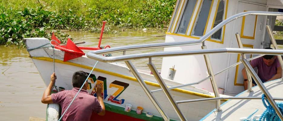 O projeto Entre Linhas e Letras é voltado à valorização do saber tradicional da Abertura de Letras, com formações para mulheres e produção de peças artesanais inspiradas nas letras presentes em barcos amazônicos