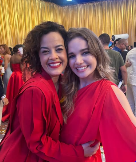 Domithila compartilhou nas redes sociais uma foto ao lado de Maeve Jinkings, paraense de coração,  durante a produção nos Estúdios Globo