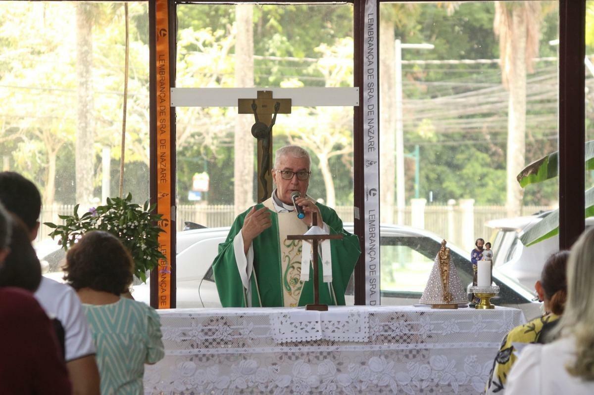 A verdadeira felicidade está no amor de Deus e não nas conquistas materiais.