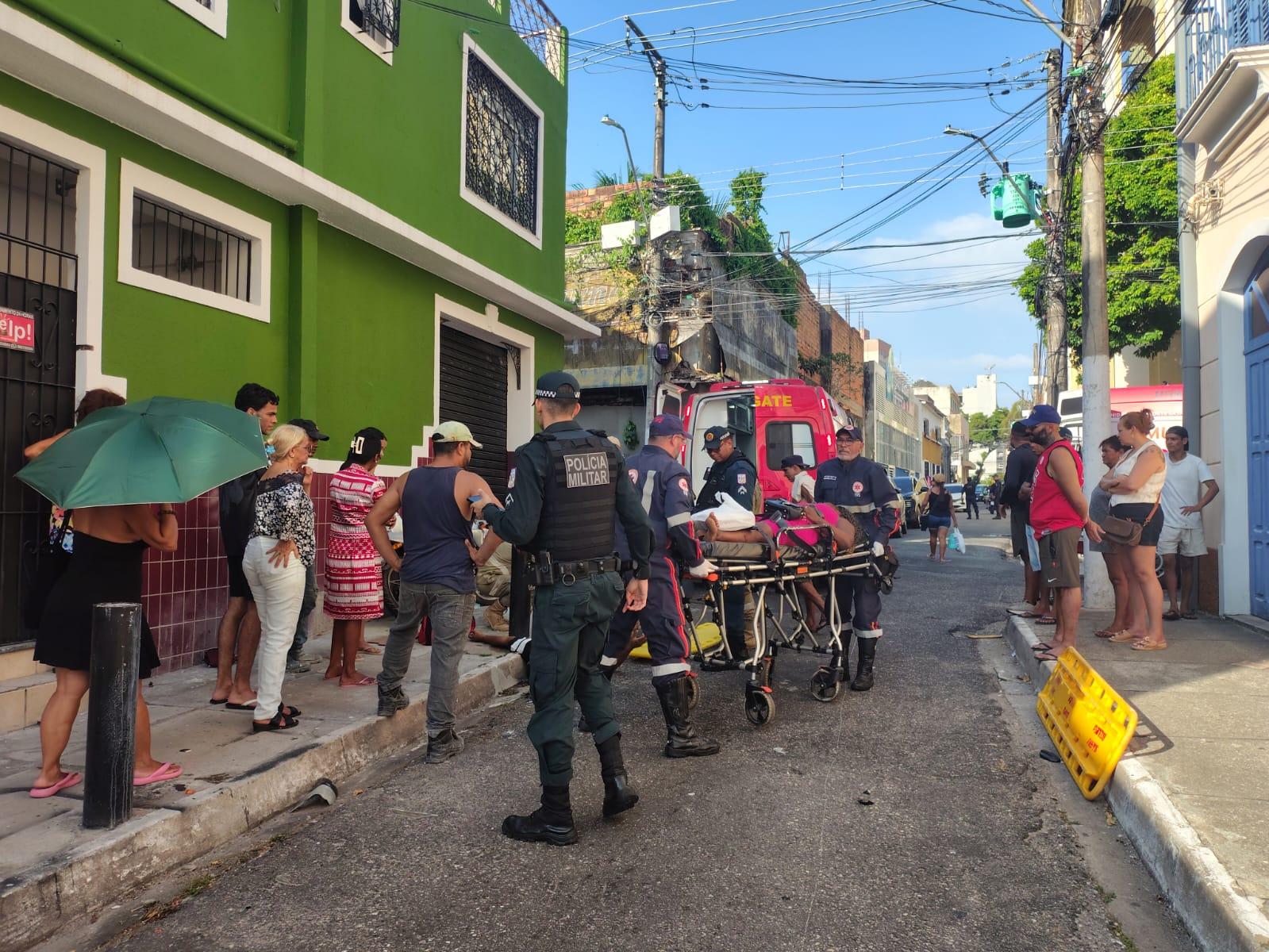 Motociclista fica gravemente ferido após ser atingido por caminhonete em Belém.