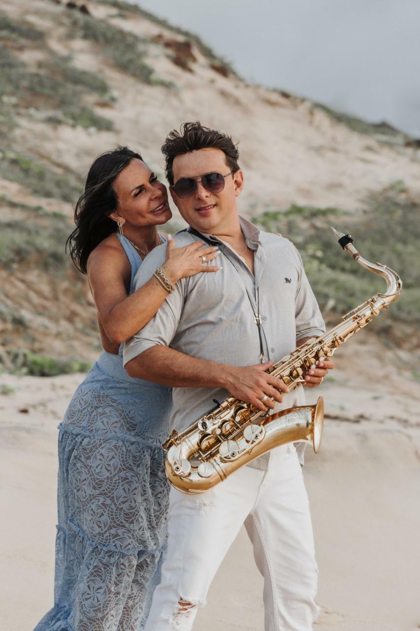 A cantora Gretchen e o noivo Esdras de Souza