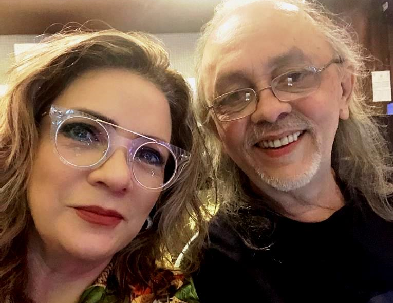 O cantor e compositor Nilson Chaves e a cantora Lucinha Bastos participam, no próximo sábado, 27, de transmissão no YouTube e Instagram do Clube da Nutricionista (@clubedanutricionista) de Belém, que será comandada por Thayana Albuquerque. A dupla promete uma "dobradinha" cheia de alegria e sucessos. O evento, on-line, começa a partir das 11 horas.