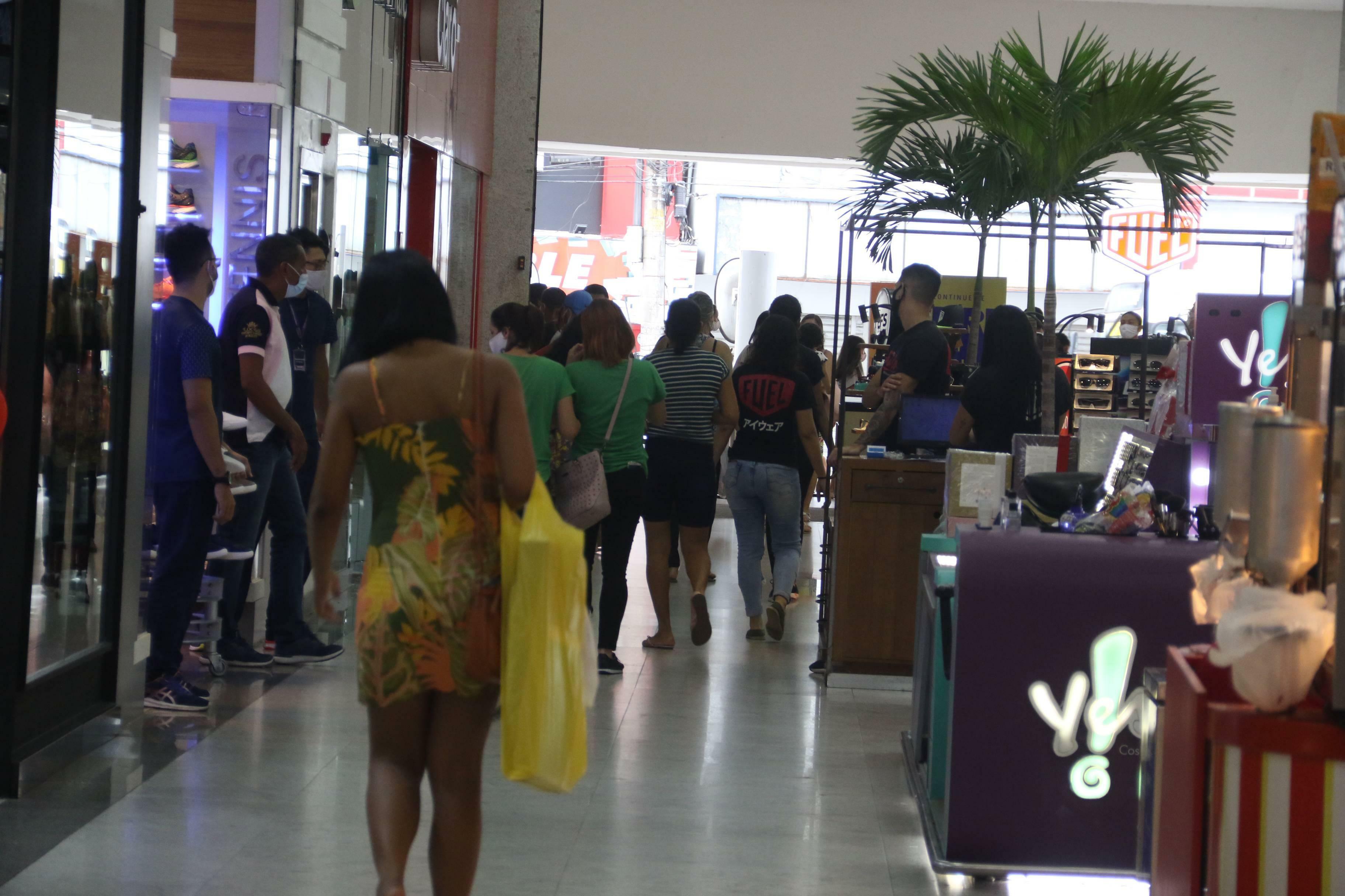 O levantamento deu conta que 35,9% dos entrevistados pretendiam consumir menos e 16,8%, manter o mesmo nível de consumo nos próximos meses