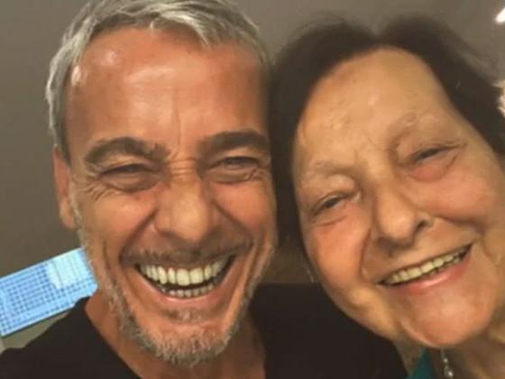 Alexandre Borges ao lado da mãe