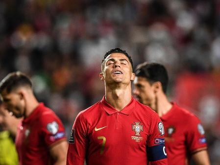Cristiano Ronaldo deixa concentração de Portugal e anuncia saída da seleção