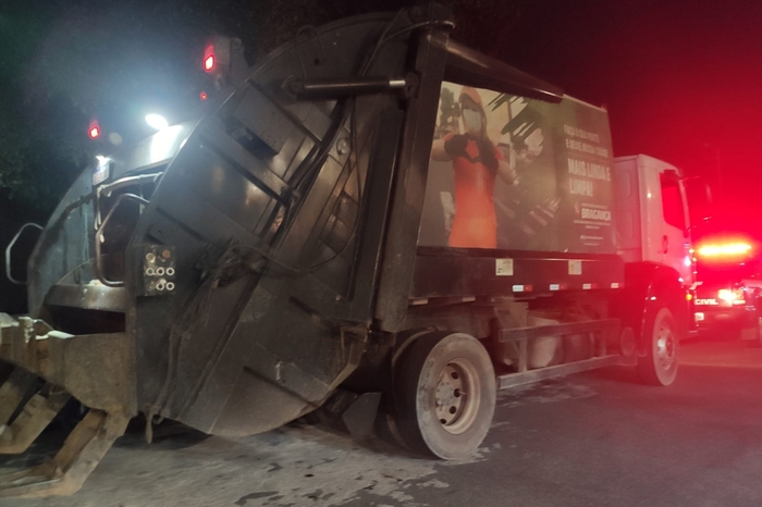 Deficiente auditivo tem cabeça esmagada por caminhão de lixo em Bragança
