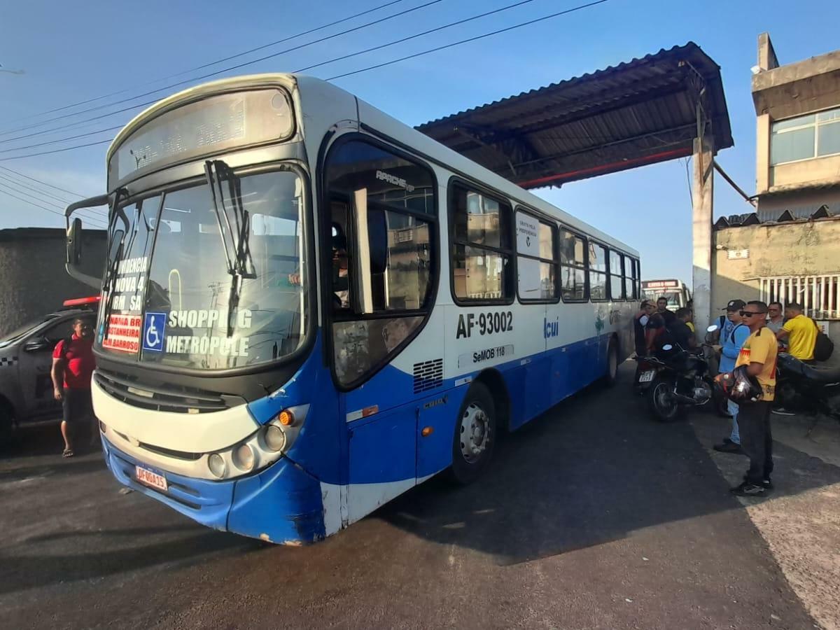 Ônibus começam a circular depois das sete, como sindicato havia sinalizado na madrugada