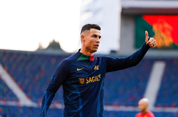 Cristiano Ronaldo respondeu à crítica sobre 8° Bola de Ouro de Messi