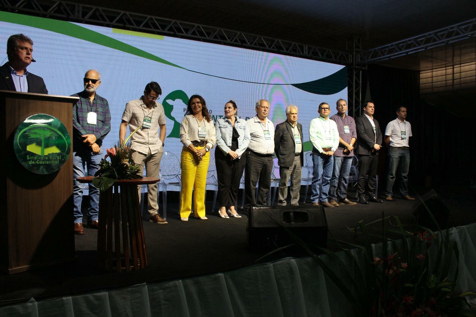 A Amazônia está em alta e a rastreabilidade é uma das formas de mostrar que a pecuária na região, mais do que pensam, tem há muito tempo saído à frente quando o tema é sustentabilidade na cadeia produtiva da pecuária. A FAEPA foi buscar a experiência em rastreabilidade nos técnicos do IDH trade com a iniciativa que obteve êxito no Mato Grosso, e a agora é a vez do Pará para o Programa de sustentabilidade voltada para bezerros.
A meta do Programa tem adesão voluntária e vai atender, nesta primeira etapa, 160 pecuaristas, com previsão de chegar a 600 propriedades no segundo semestre de 2024.