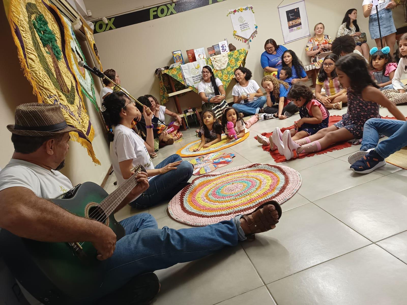 Ação de contações de histórias para o público infantil da MOCOHAM