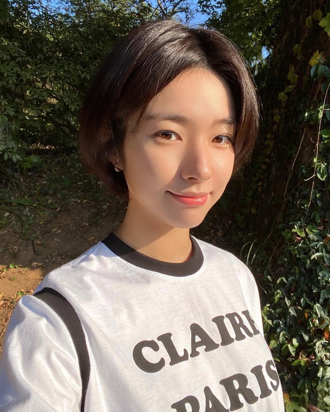 A atriz Ha Young será "Cheon Jang-mi", uma das enfermeiras do hospital, que é bastante dedicada e vive a profissão intensamente, na nova produção asiática da Netflix