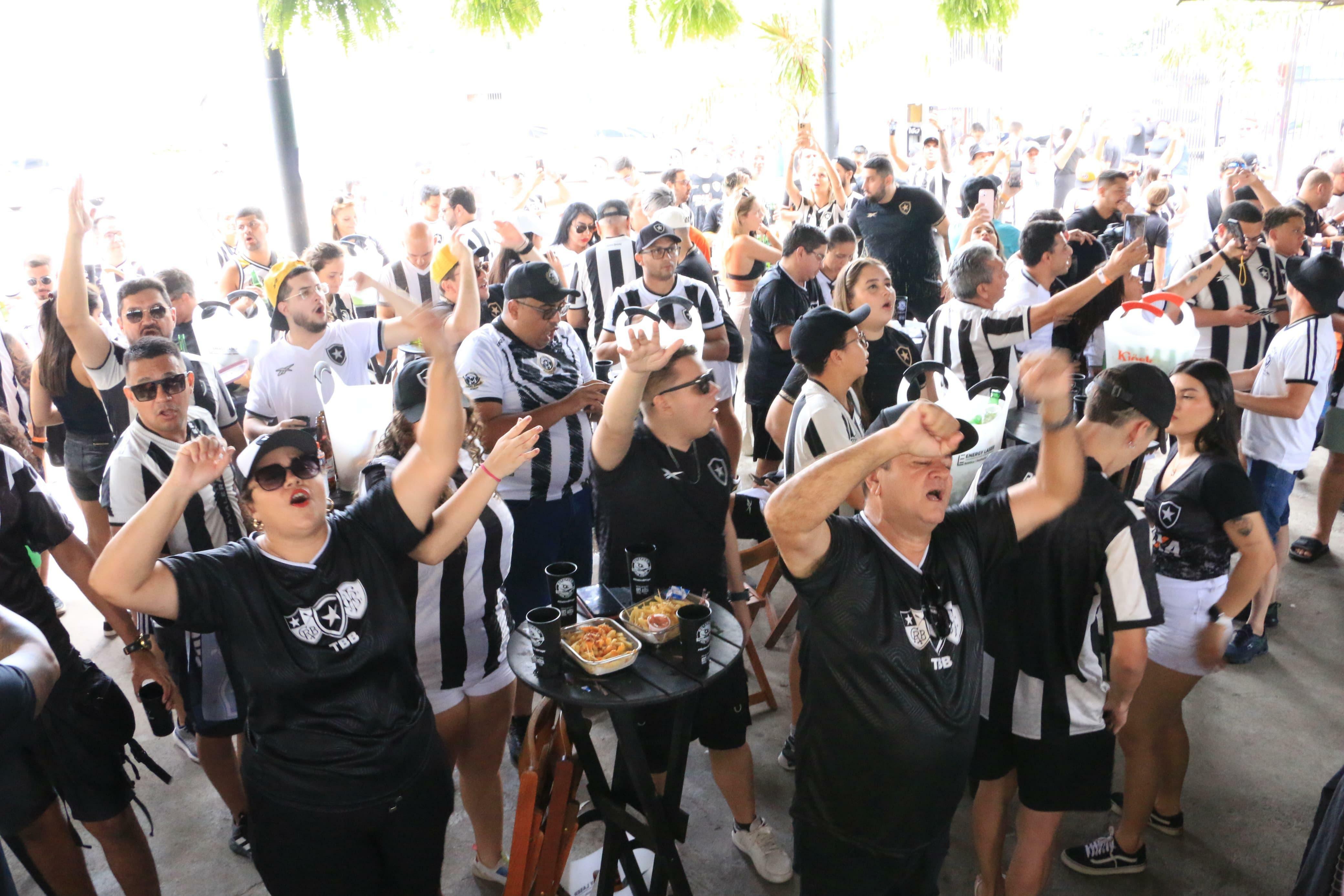 Torcedores do Botafogo: no clima do clássico valendo o título da Supercopa em Belém
